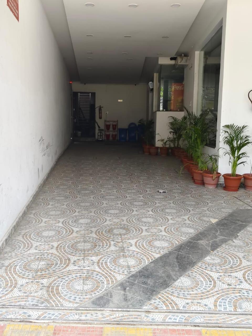 Hotel Treebo Royal Empire Adarsh Nagar, Chandīgarh Exterior foto